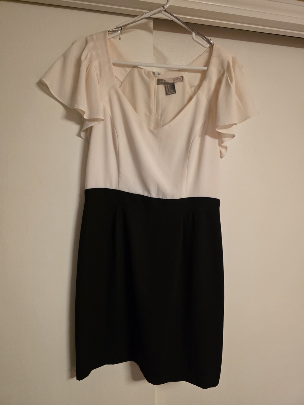 Forever 21 Black and Cream Flutter-Sleeve Colorblock Dress